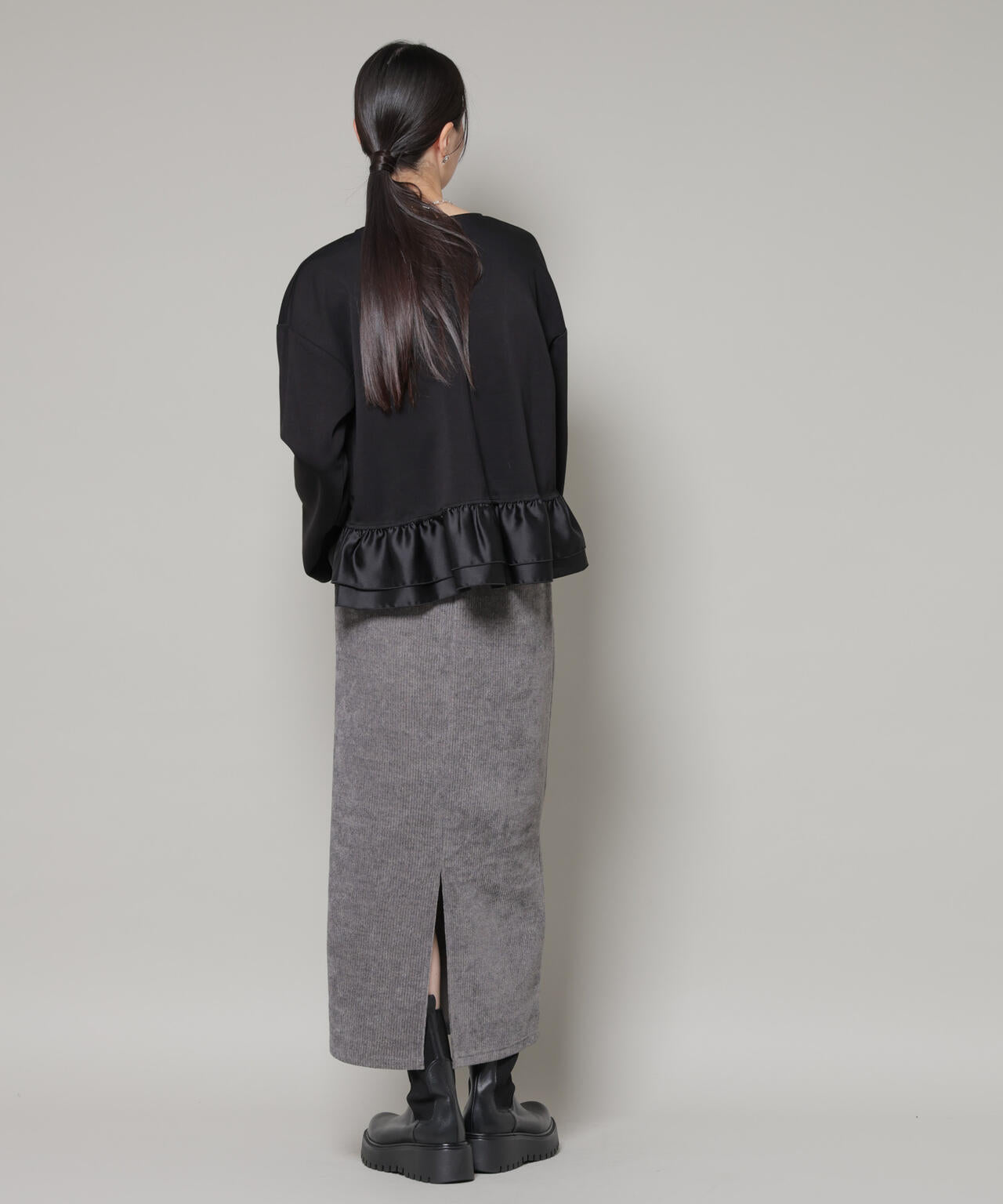 ダンボールカットサテンペプラムトップス