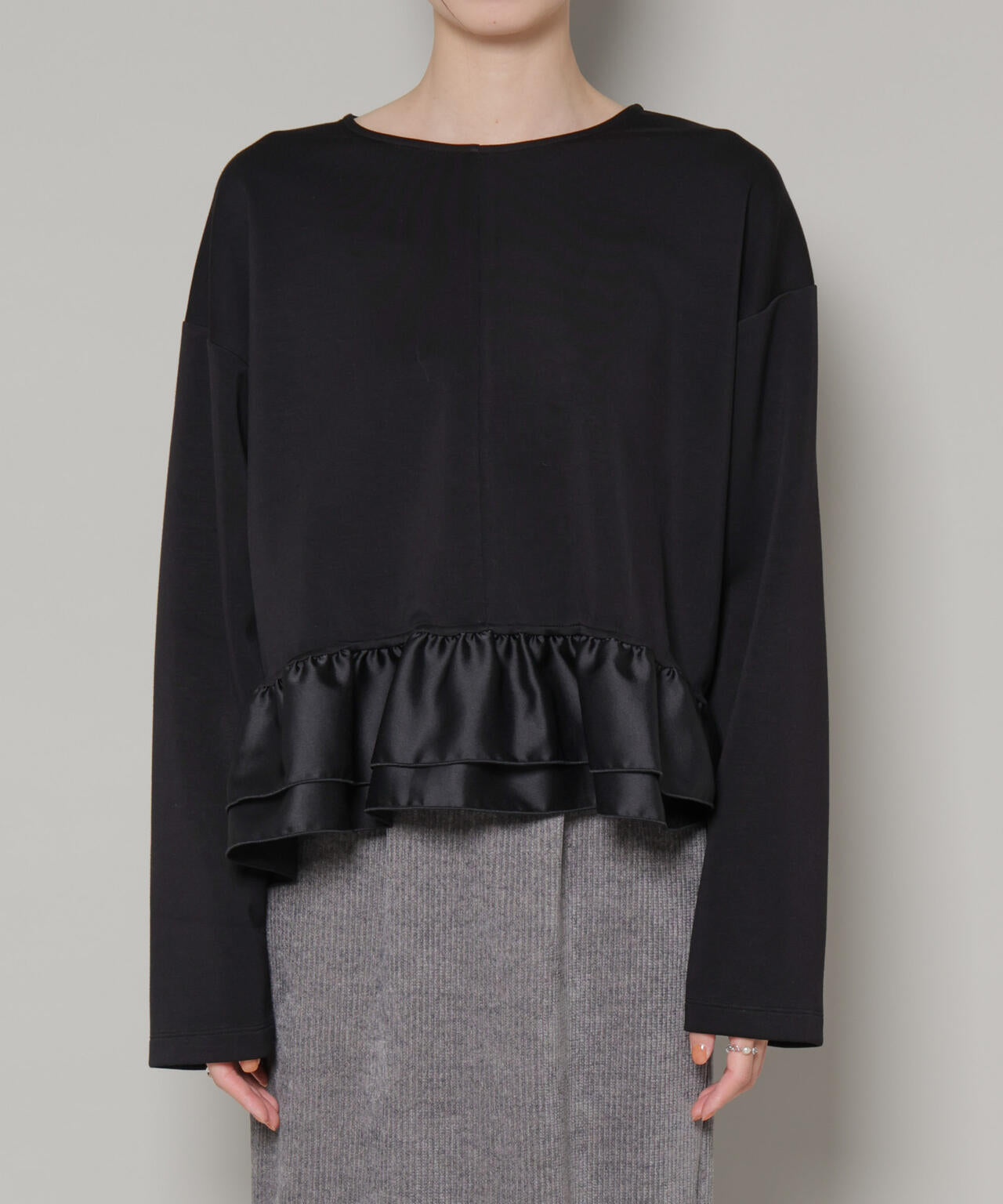 ダンボールカットサテンペプラムトップス