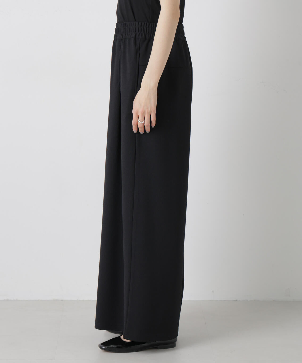 タックワイドカットジョーゼットパンツ