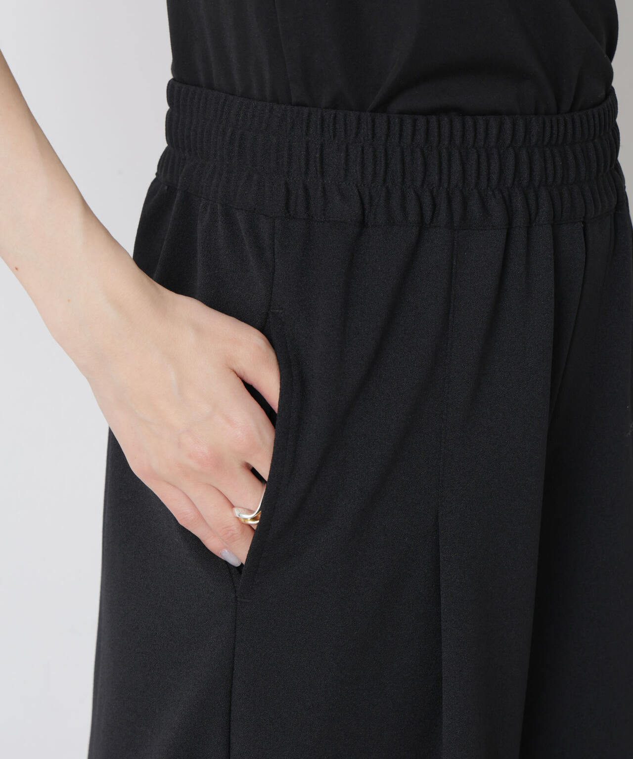 タックワイドカットジョーゼットパンツ