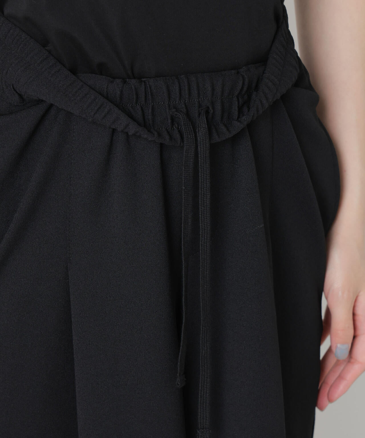 タックワイドカットジョーゼットパンツ