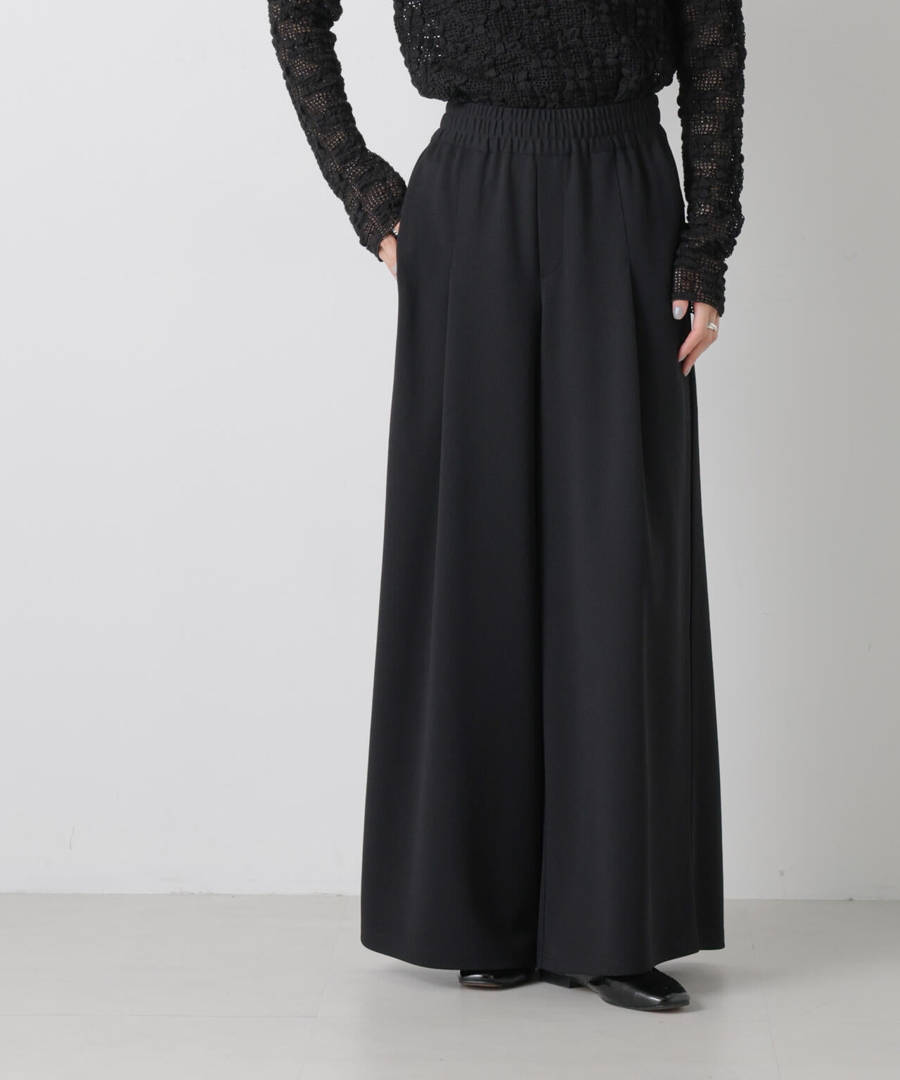 タックワイドカットジョーゼットパンツ