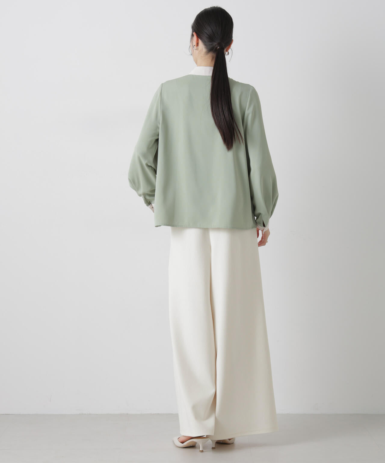 タックワイドカットジョーゼットパンツ