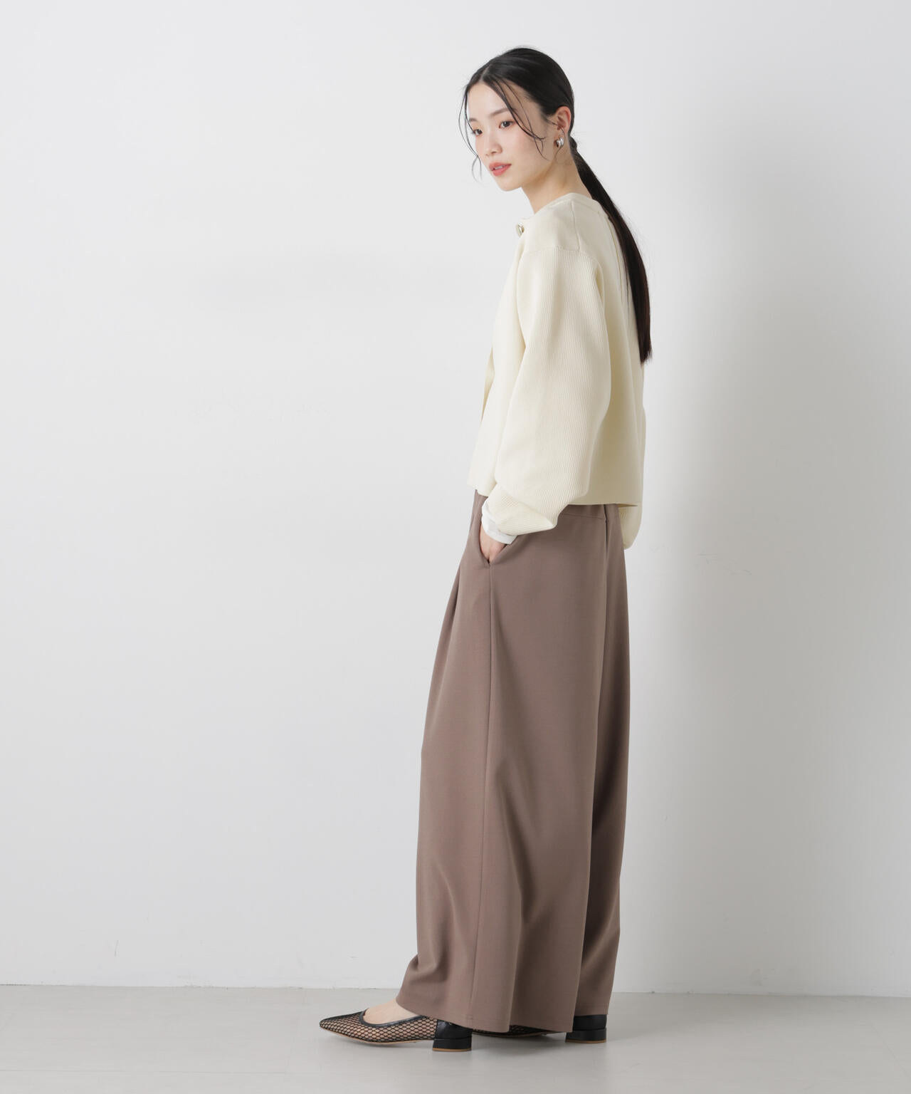 タックワイドカットジョーゼットパンツ