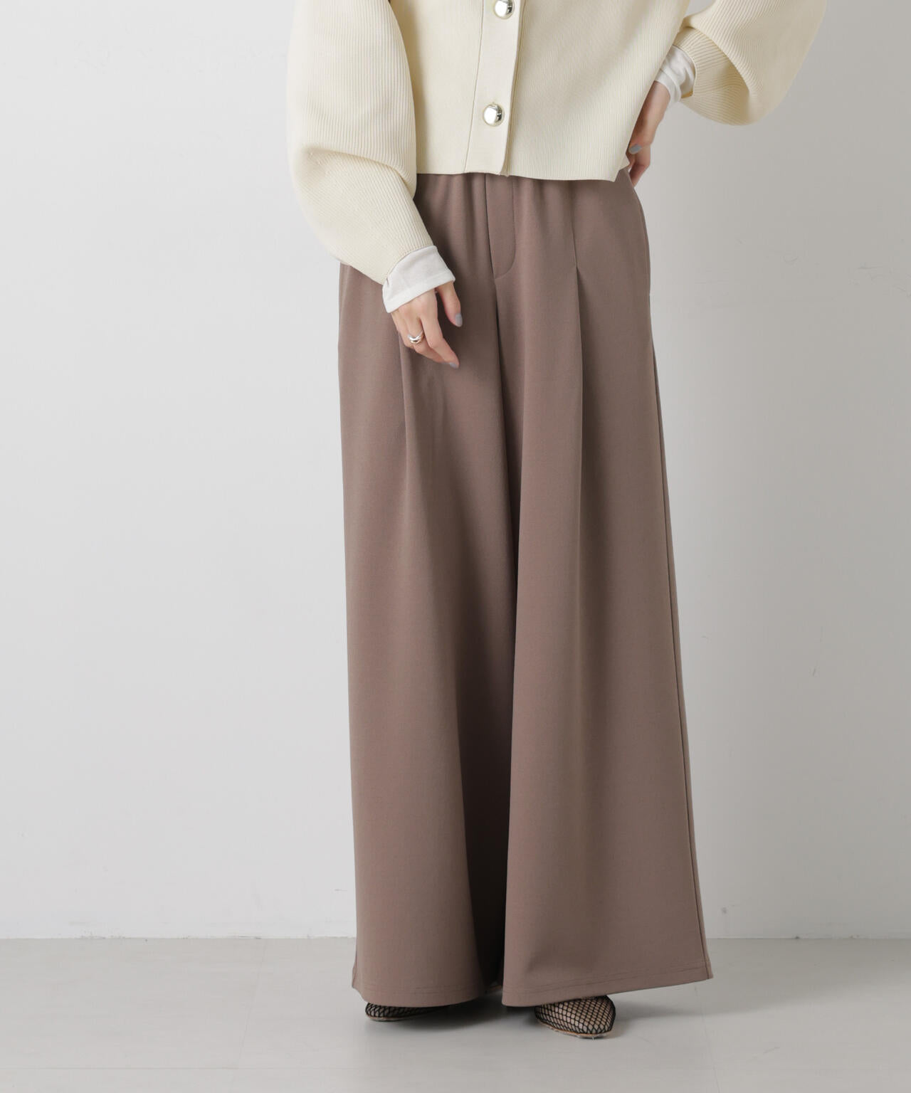 タックワイドカットジョーゼットパンツ