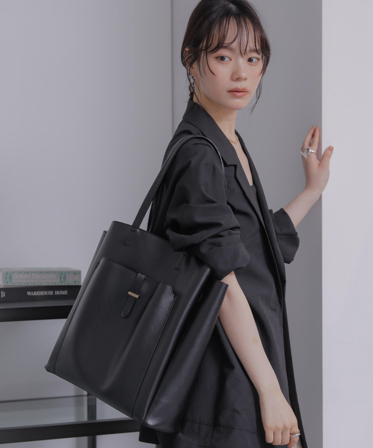 【A4サイズ収納可】ゴールドパーツバーティカルトートバッグ