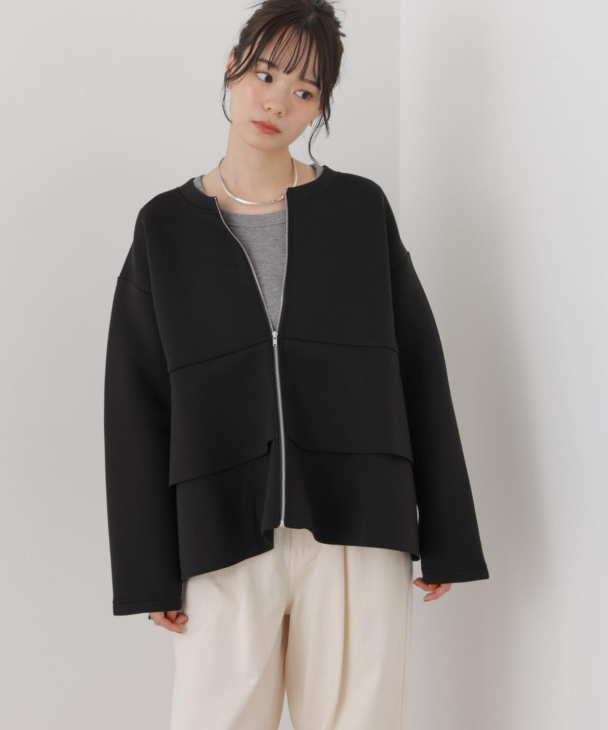 ダンボールカットフリルデザインジップジャケット