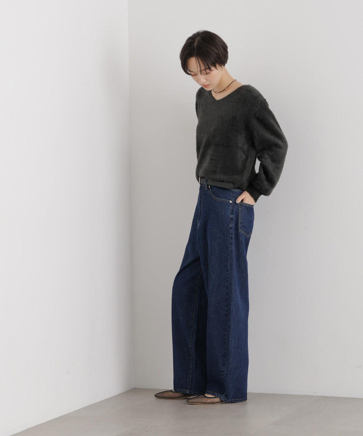 ミニフェザーヤーンニットVネックトップス