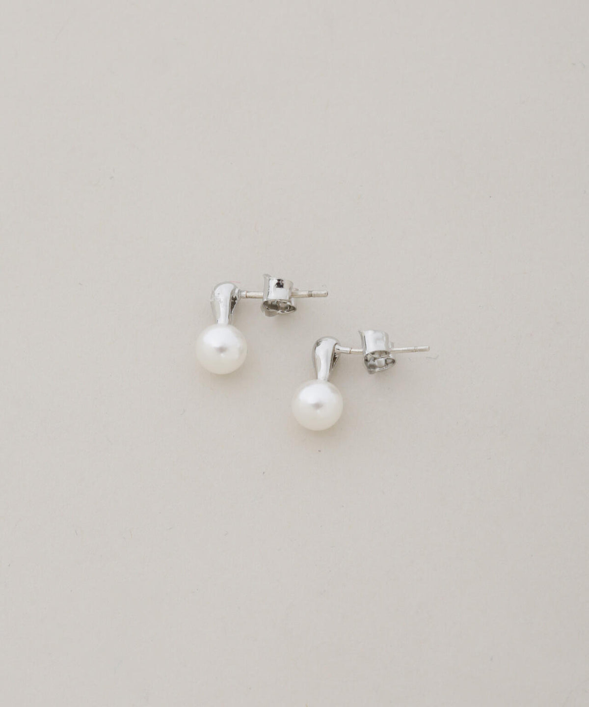 イミテーションパールシンプルピアス