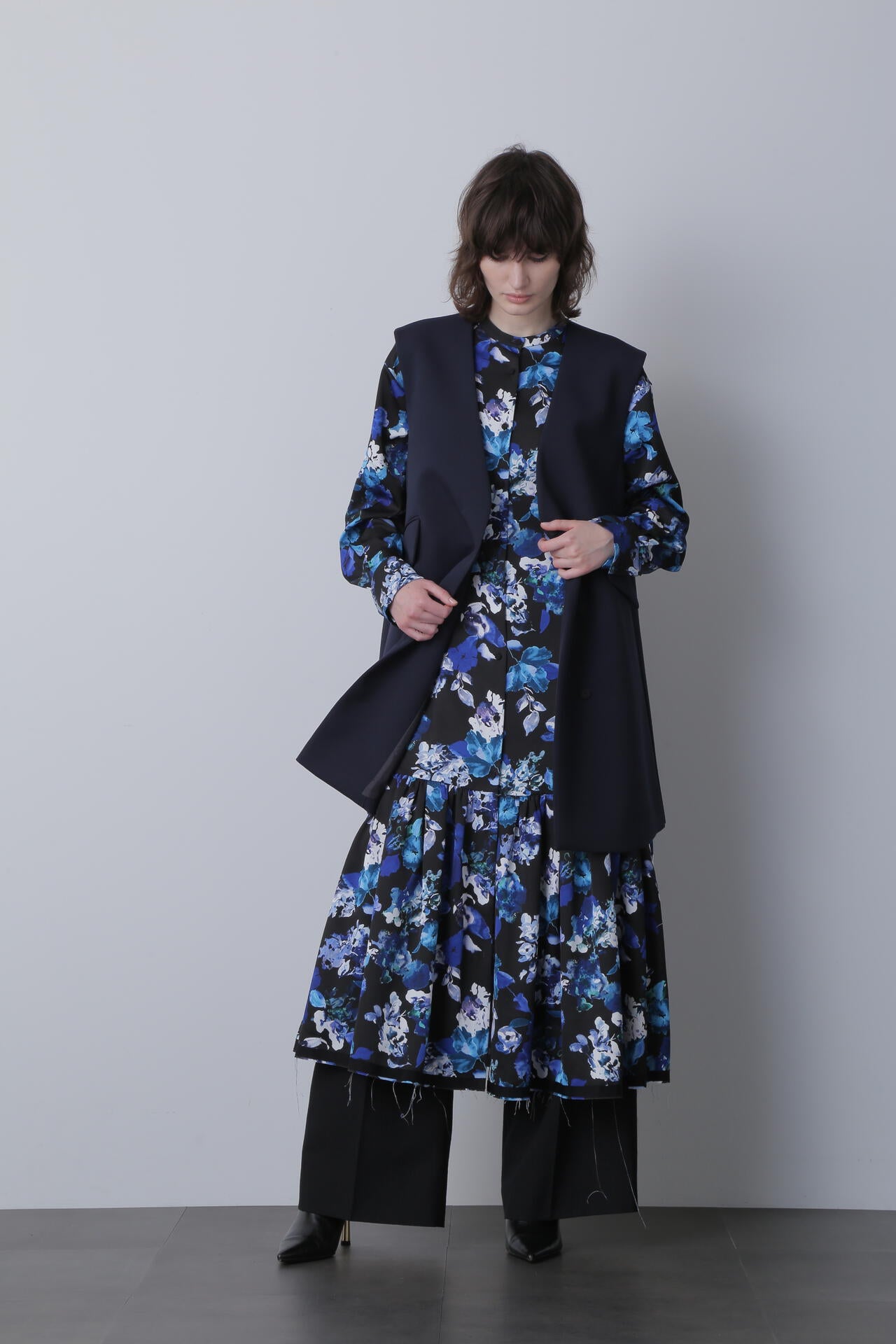 TV着用】ミッドナイトフローラルプリントシャツドレス | hLM