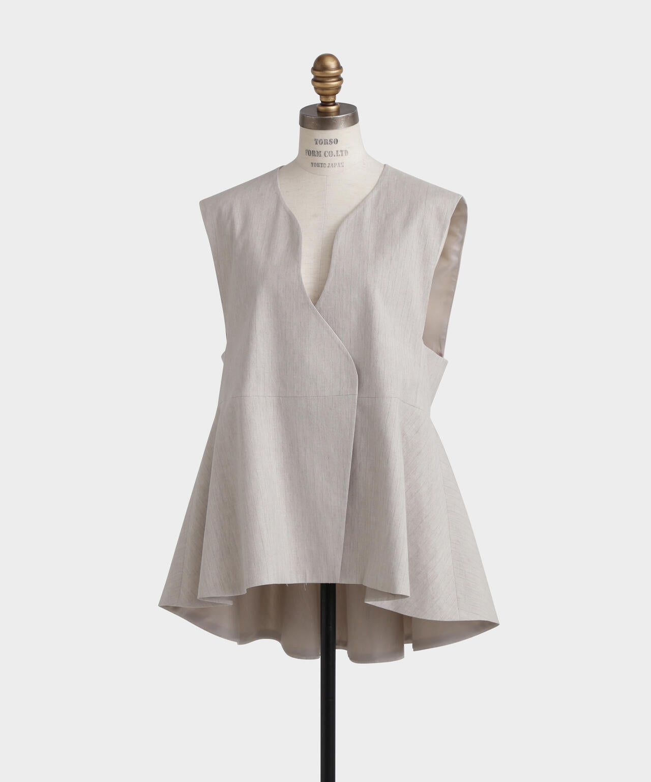 hLMカーヴィーネックジレ hueLe Museum(ヒューエルミュージアム)｜【hLM】カーヴィーネックジレ