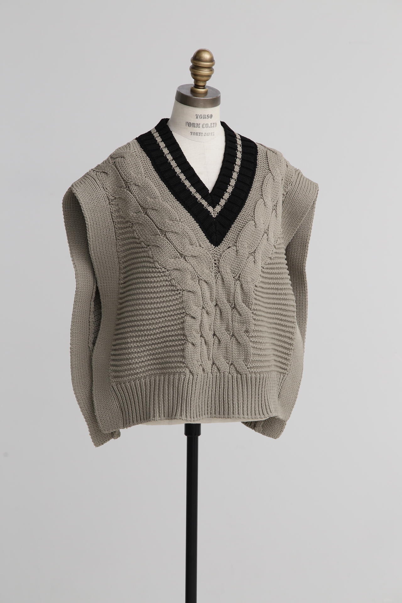 ケーブル編みベスト | hLM（エイチエルエム） ｜【公式】通販mix.tokyo