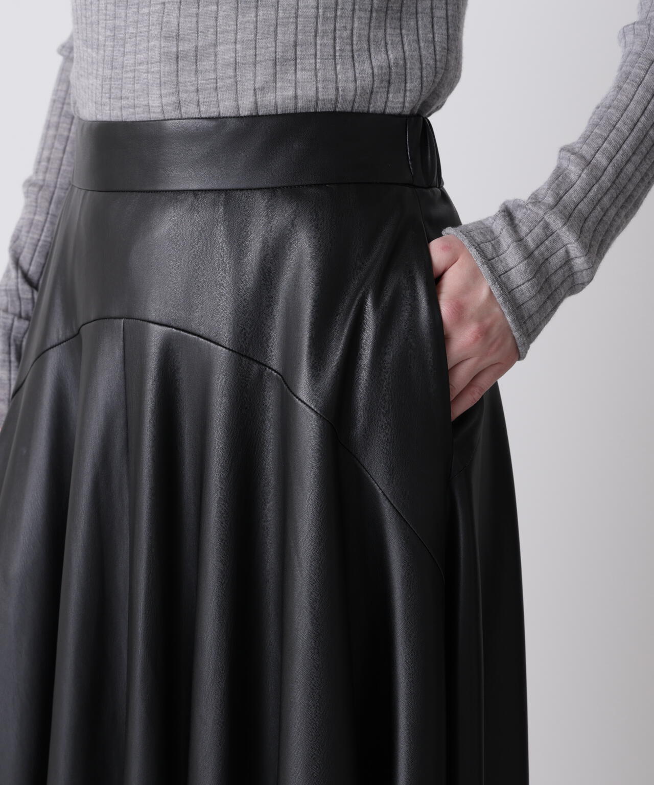 レザーライクフレアスカート