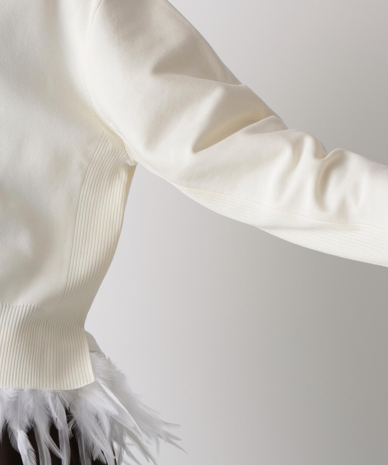 フェザーレイヤードニット