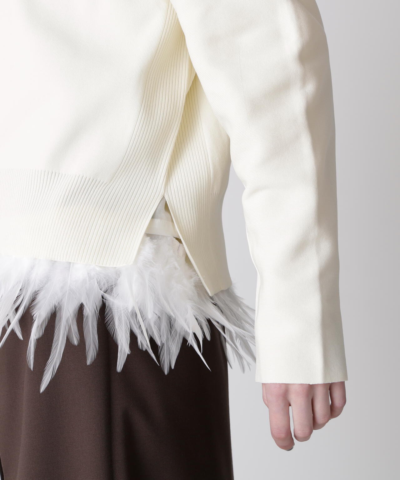 フェザーレイヤードニット