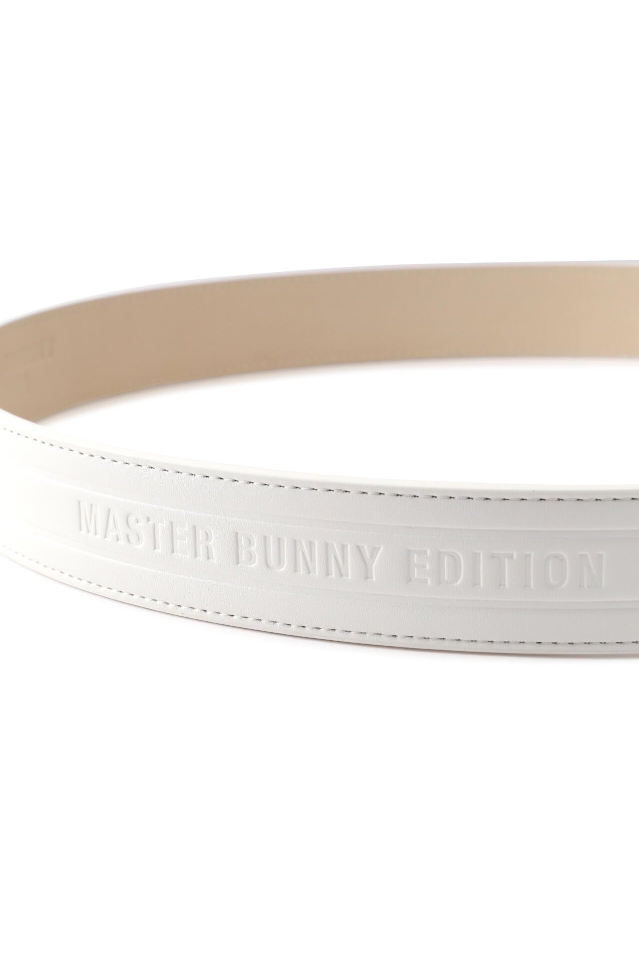 MASTER BUNNY EDITION ホワイト レザーベルト 型押しロゴ スライドバックルベルト (UNISEX) | MASTER BUNNY EDITION