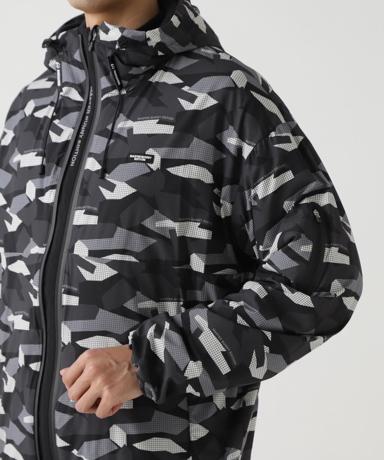 迷彩プリントフーディブルゾン | MASTER BUNNY EDITION（マスター