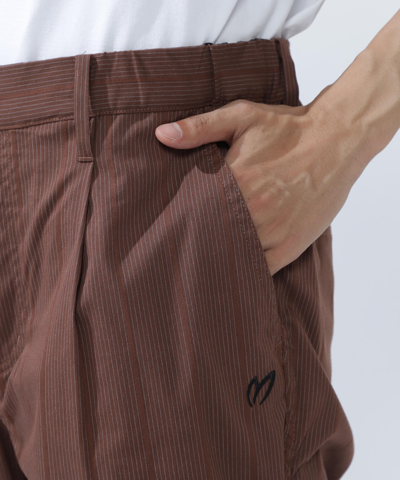 ピンストライプパンツ