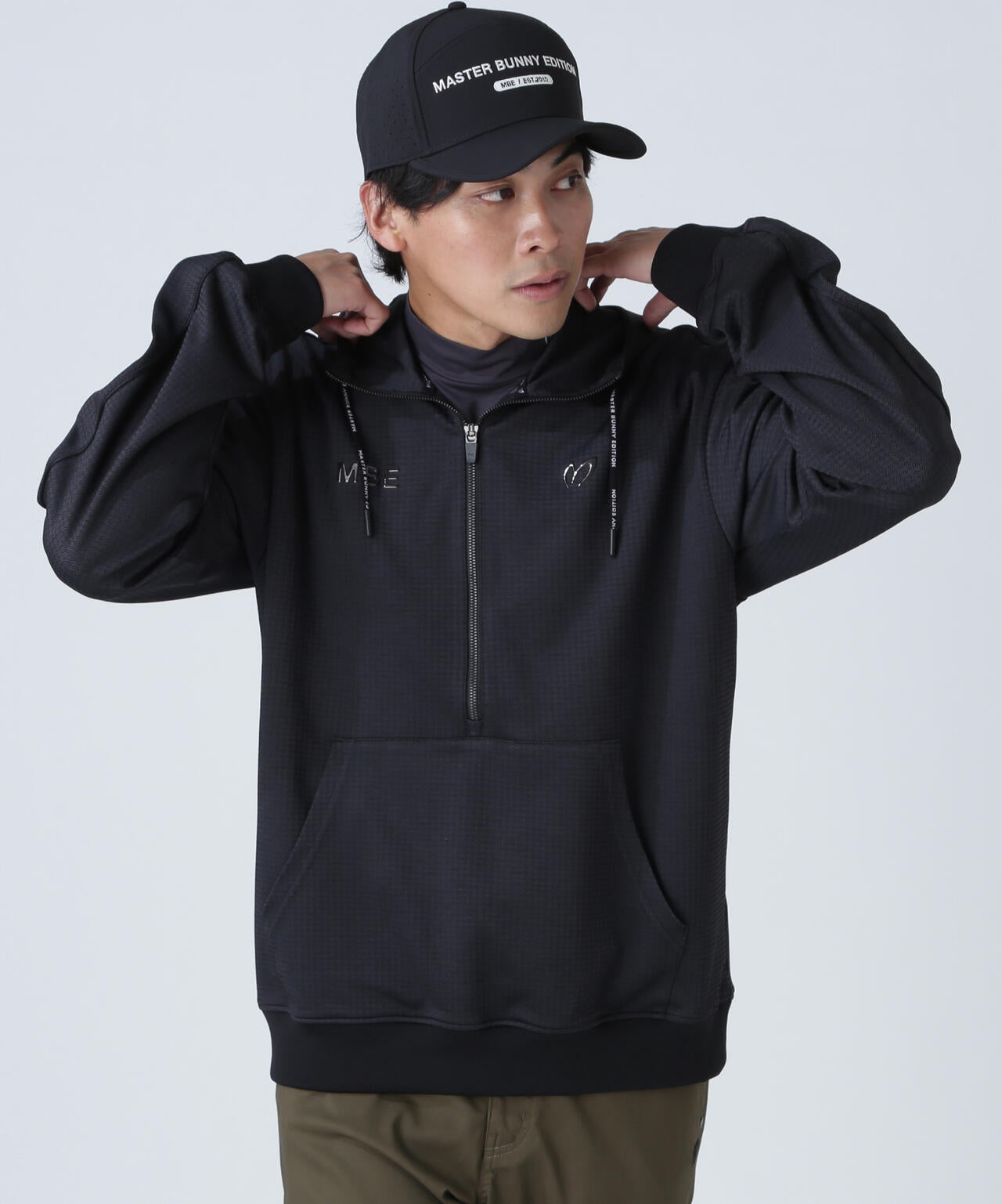 幾何学柄ジャガードフーディプルオーバー