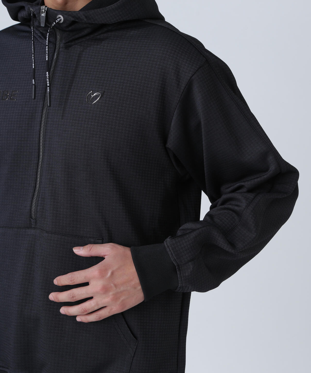 幾何学柄ジャガードフーディプルオーバー