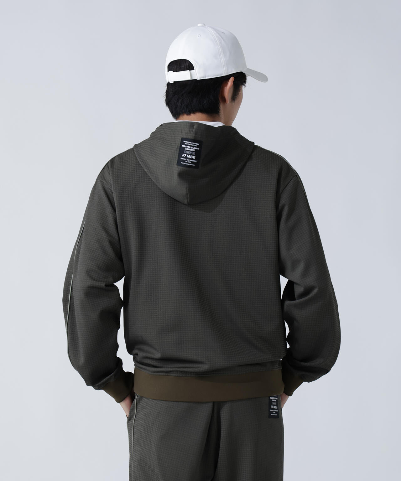 MASTER BUNNY EDITION フード付きパーカーブラック MASTER BUNNY EDITION マスターバニー フード付きトレーナー 黒