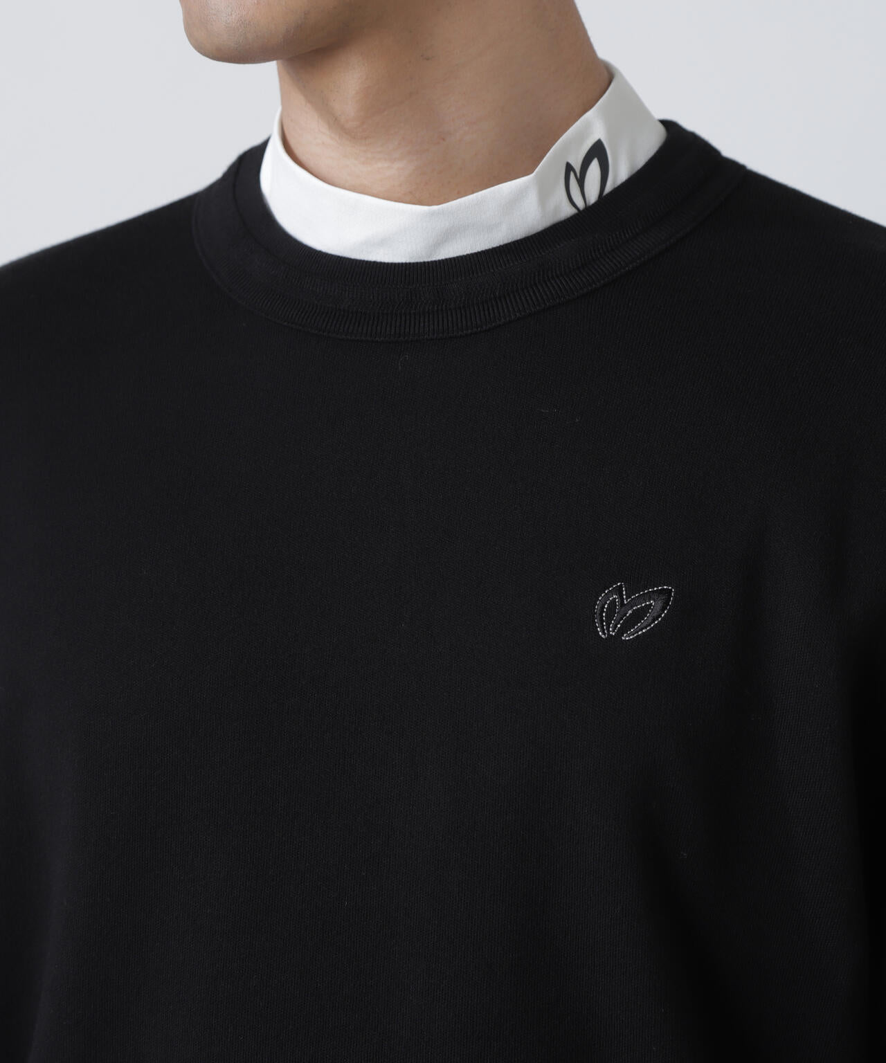 【新品】マスターバニー　セーター　ニット　クルーネック　ロゴ　黒×白　サイズ4 新品】マスターバニー セーター ニット クルーネック ロゴ 黒×白