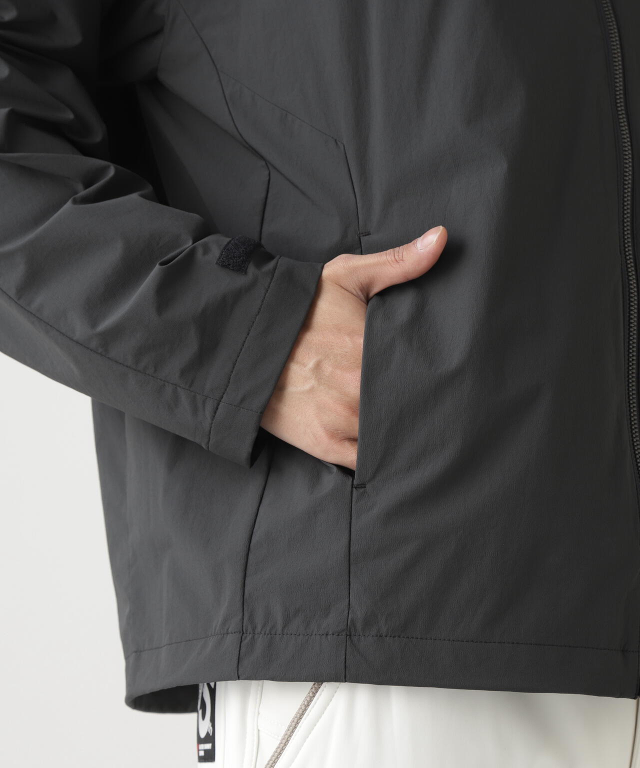 カジナイロンストレッチジップジャケット