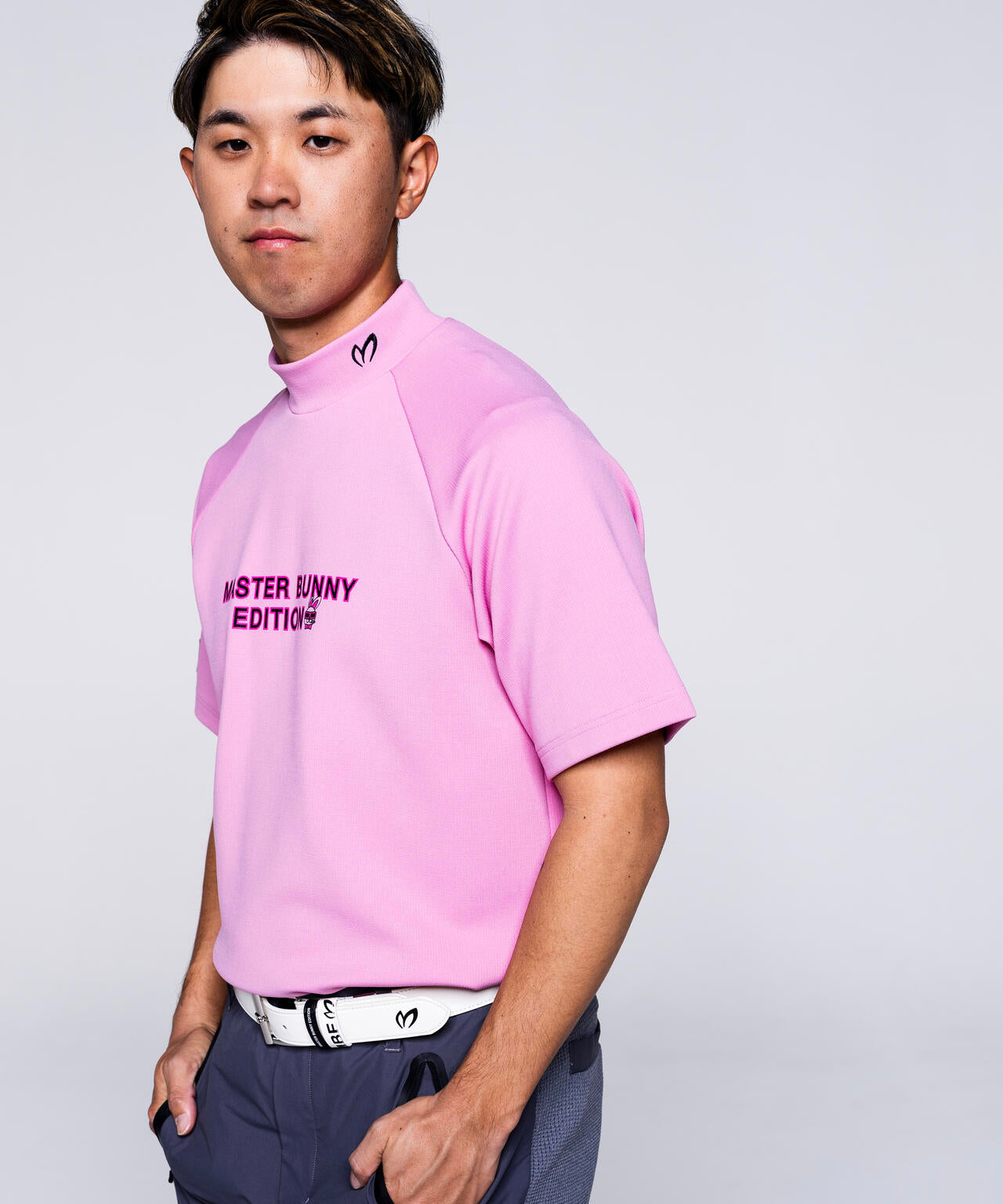 【SWAGGY BUNNY】ナイロンスムース半袖ハイネックカットソー