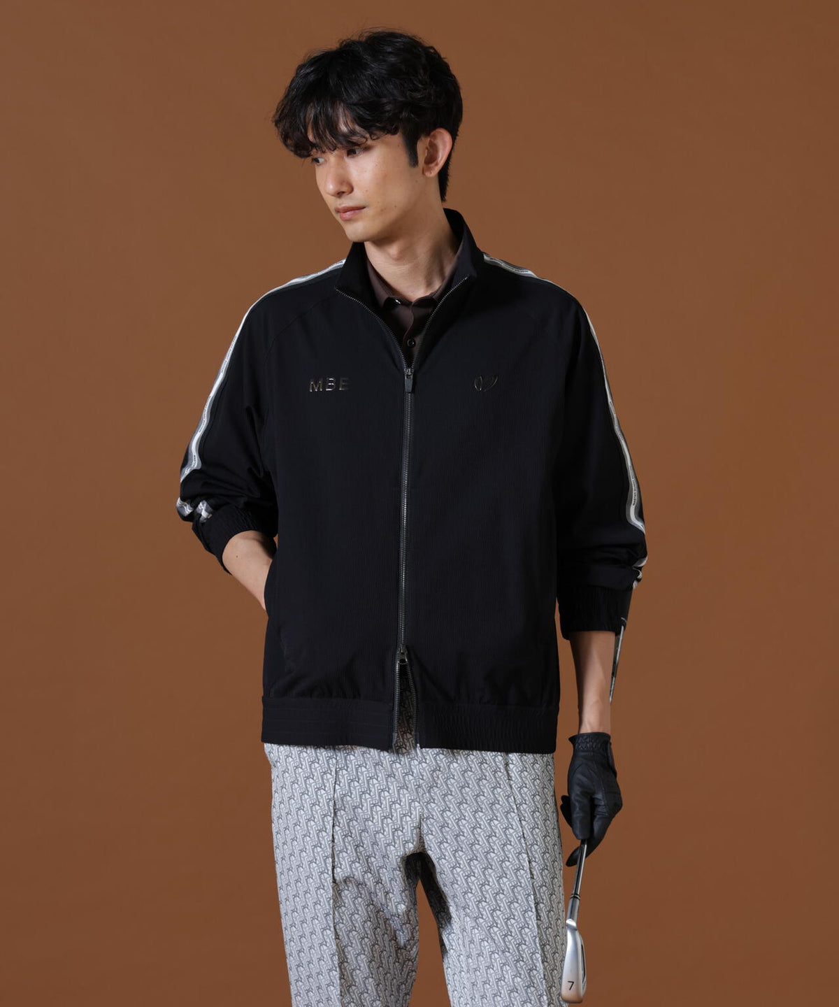 H:182cm/C:93/W:77/H:91 着用サイズ：5