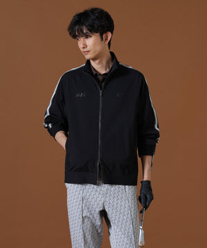 H:182cm/C:93/W:77/H:91 着用サイズ：5