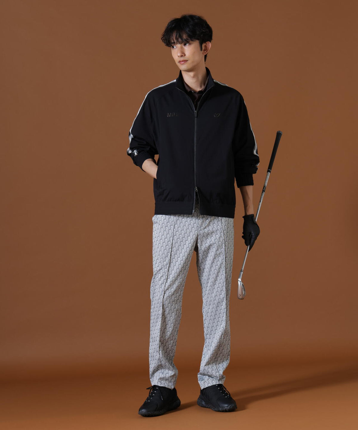 H:182cm/C:93/W:77/H:91 着用サイズ：5