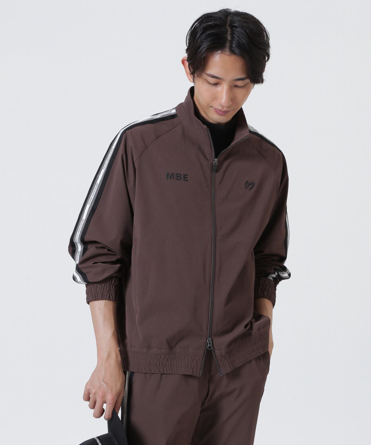 H:182cm/C:93/W:77/H:91 着用サイズ：5