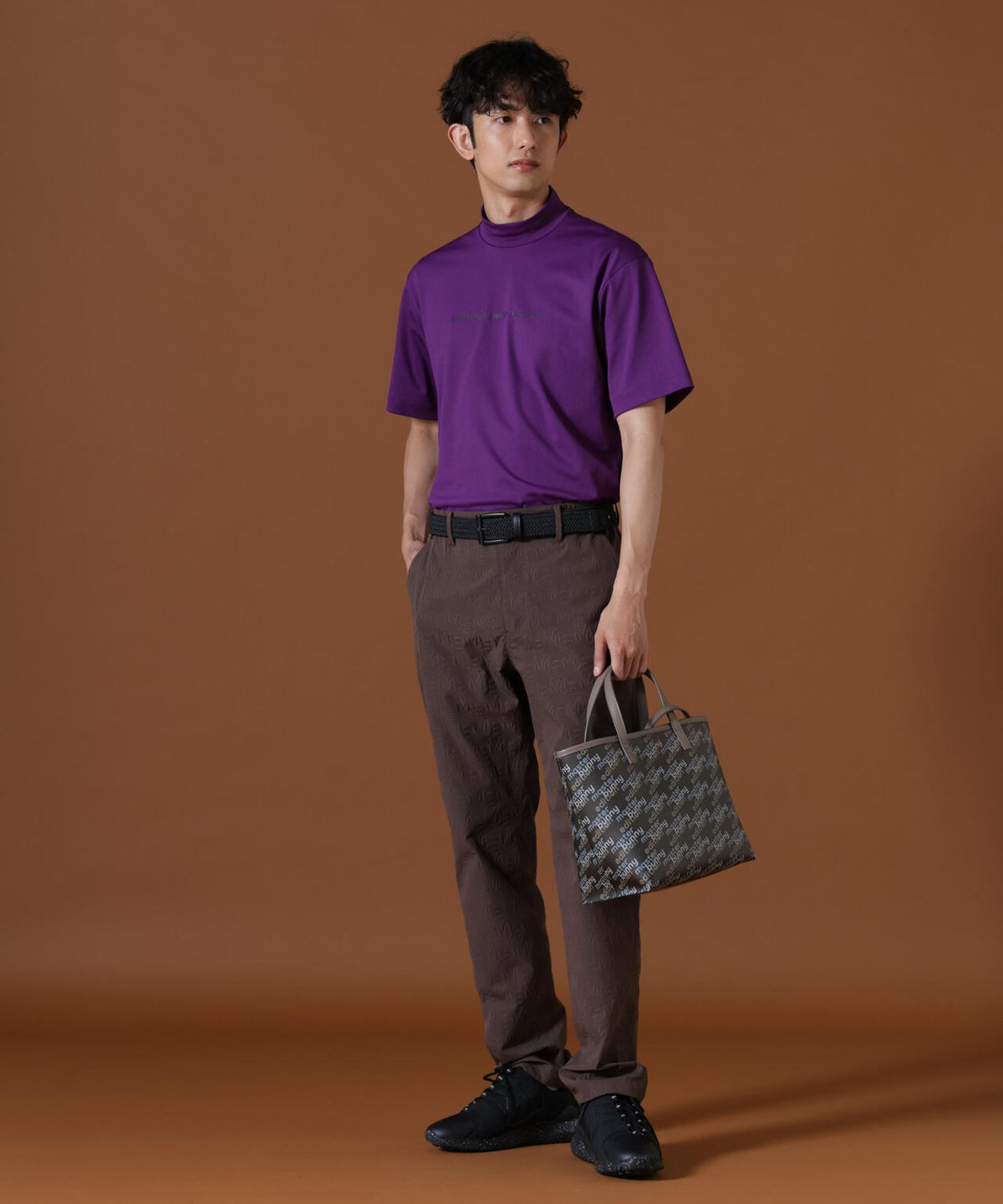 H:182cm/C:93/W:77/H:91 着用サイズ：5