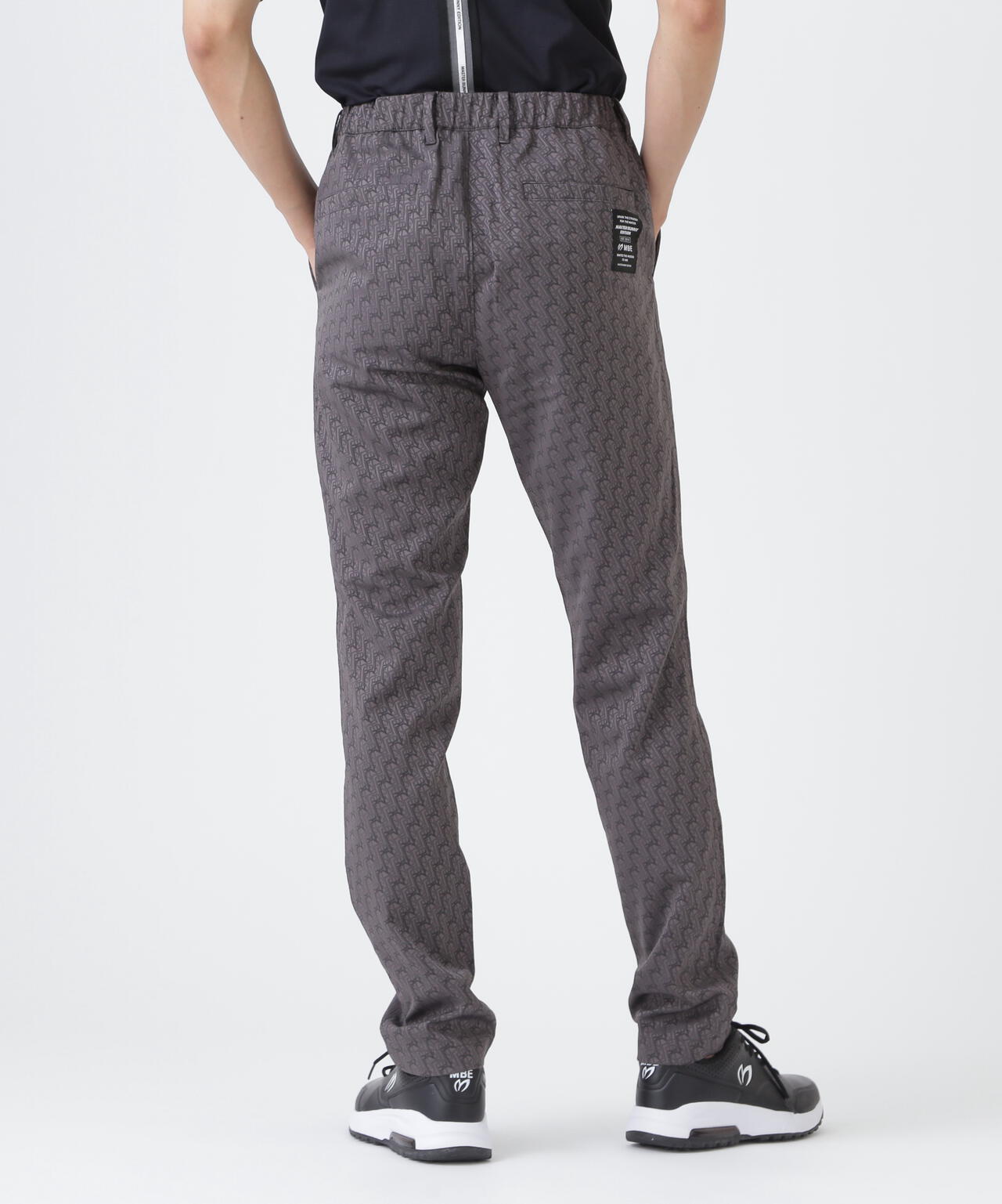 H:182cm/C:93/W:77/H:91 着用サイズ：5