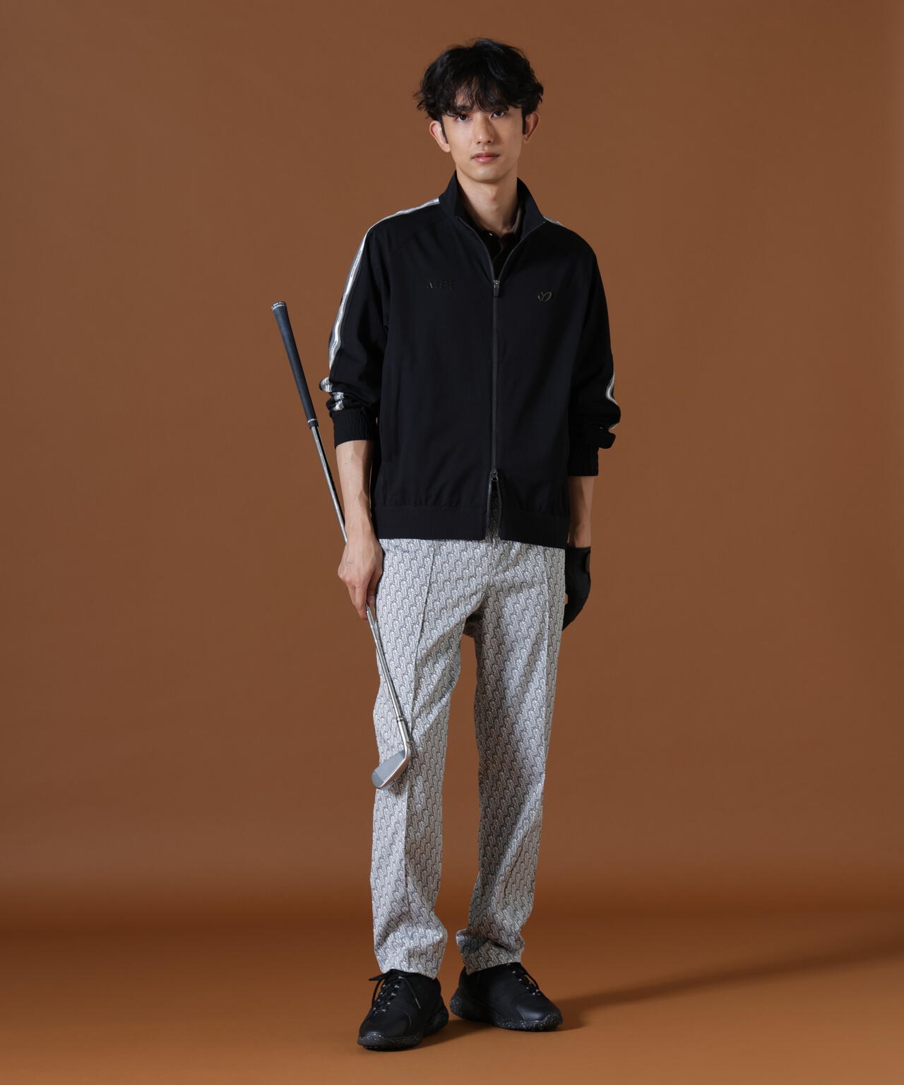 H:182cm/C:93/W:77/H:91 着用サイズ：5
