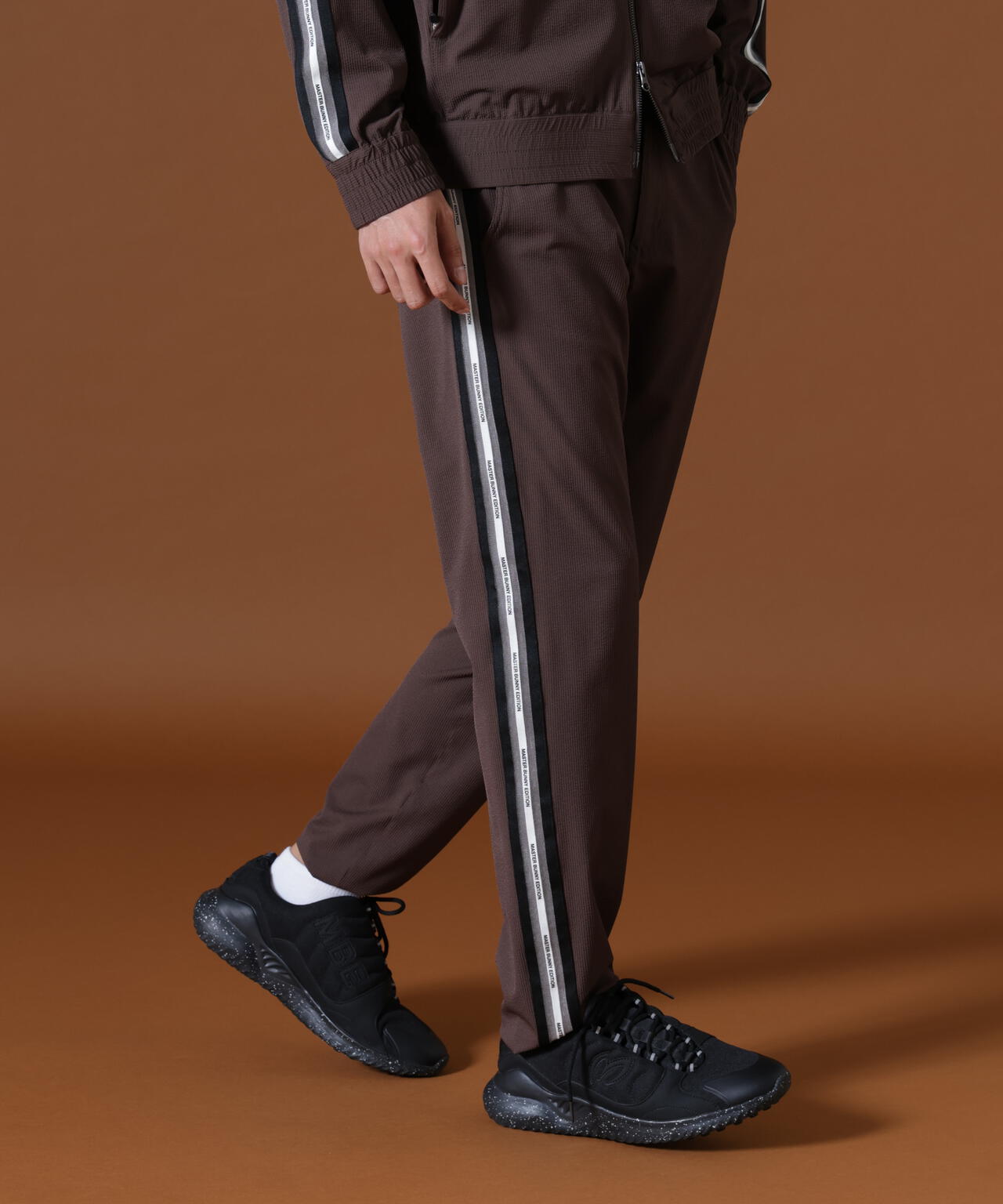 H:182cm/C:93/W:77/H:91 着用サイズ：5