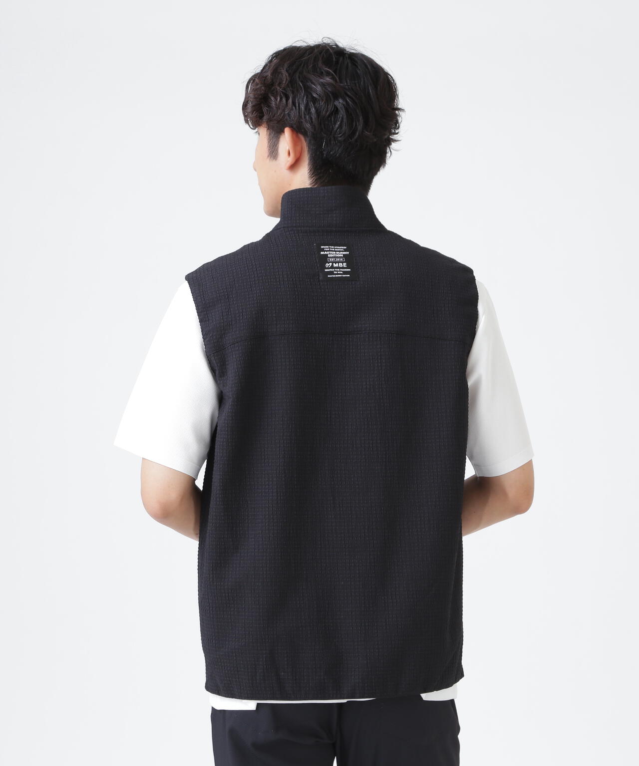 H:182cm/C:93/W:77/H:91 着用サイズ：5