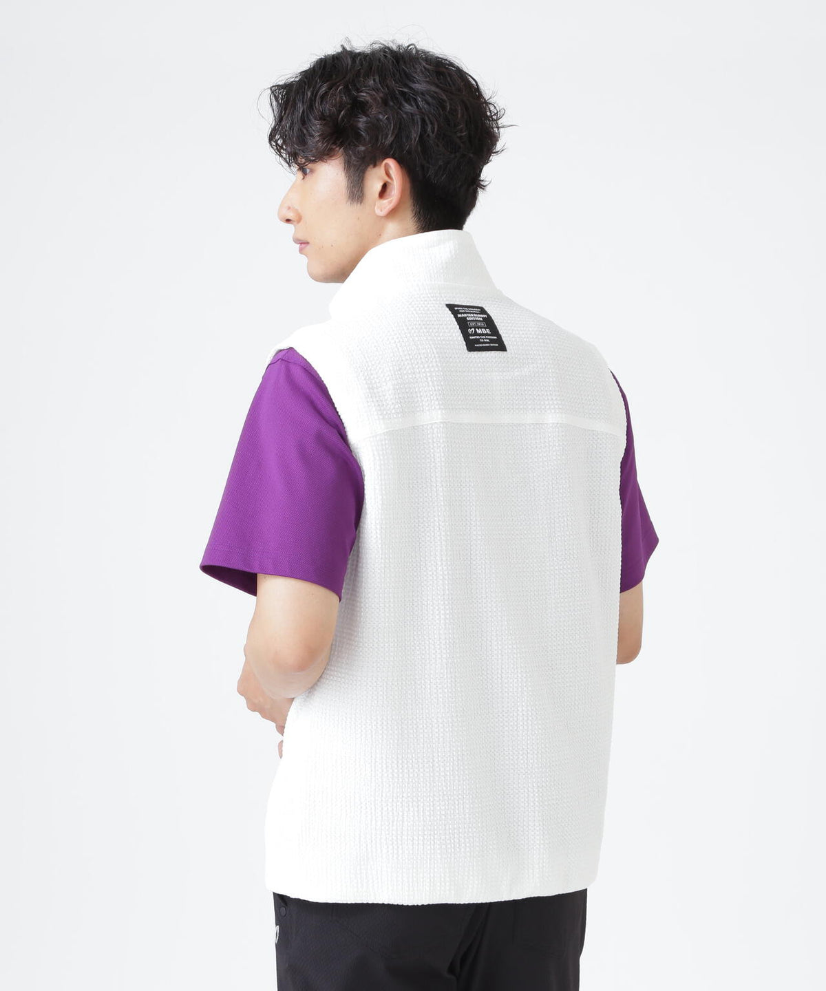 H:182cm/C:93/W:77/H:91 着用サイズ：5