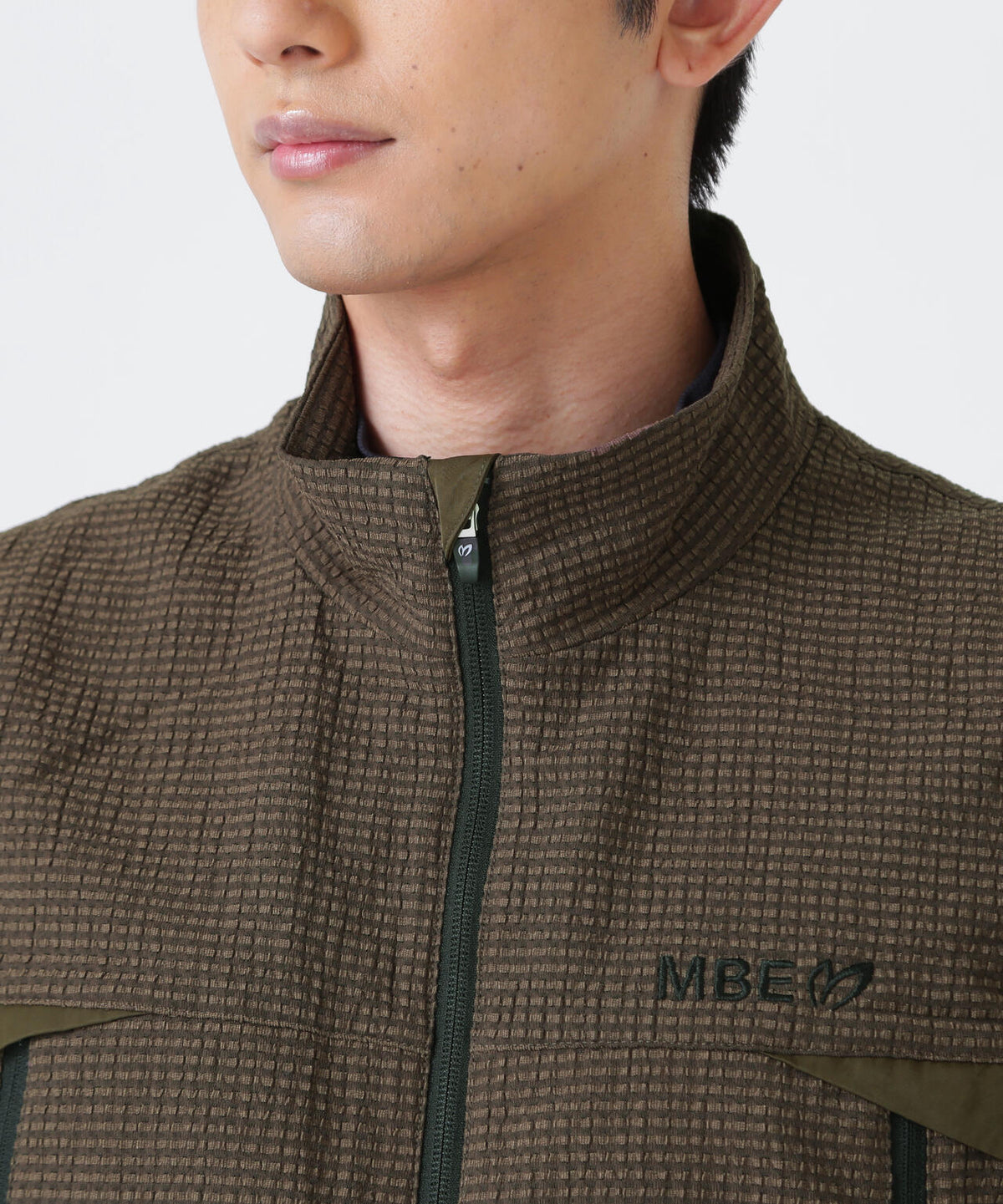 H:182cm/C:93/W:77/H:91 着用サイズ：5