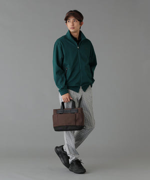 H:182cm/C:93/W:77/H:91 着用サイズ：5