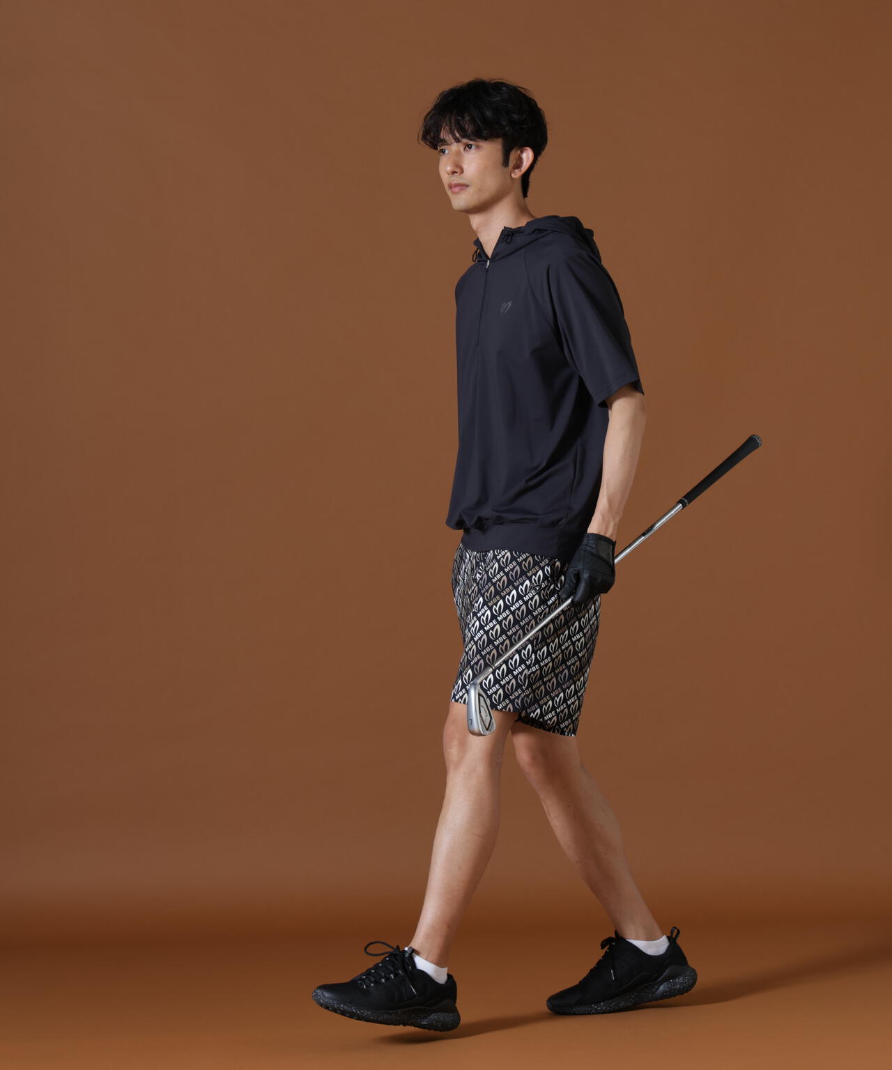 H:182cm/C:93/W:77/H:91 着用サイズ：5
