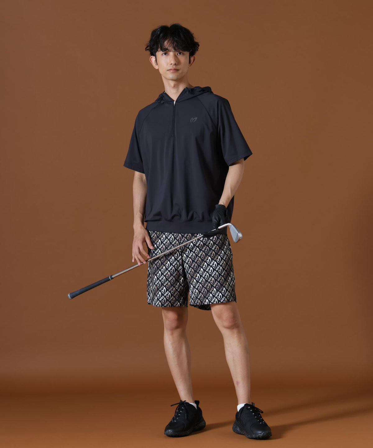 H:182cm/C:93/W:77/H:91 着用サイズ：5