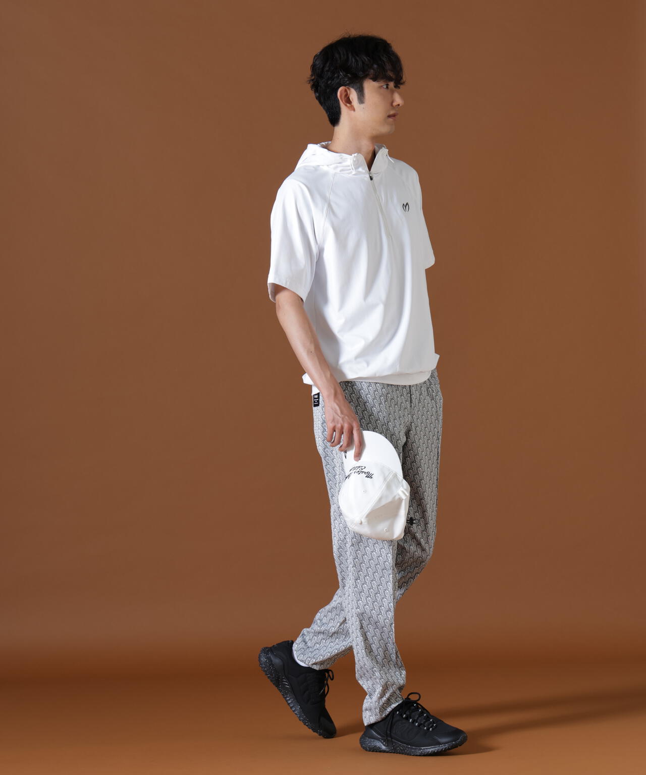 H:182cm/C:93/W:77/H:91 着用サイズ：5