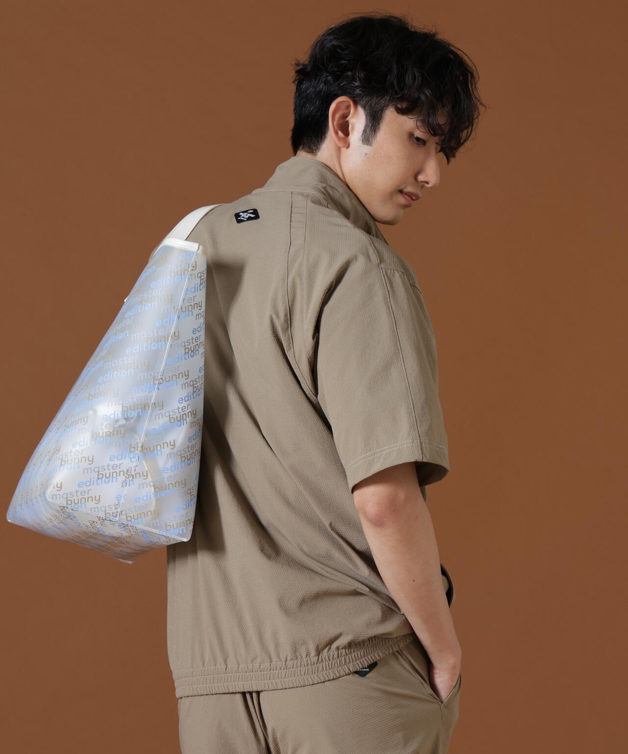 H:182cm/C:93/W:77/H:91 着用サイズ：5