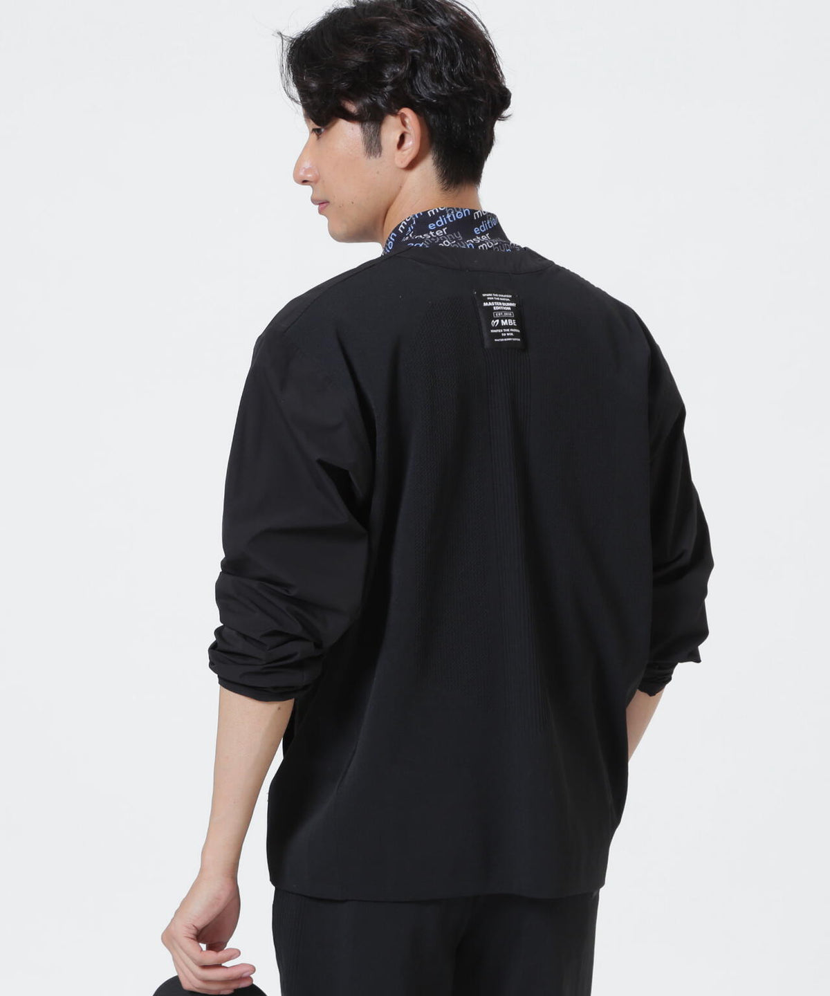 H:182cm/C:93/W:77/H:91 着用サイズ：5