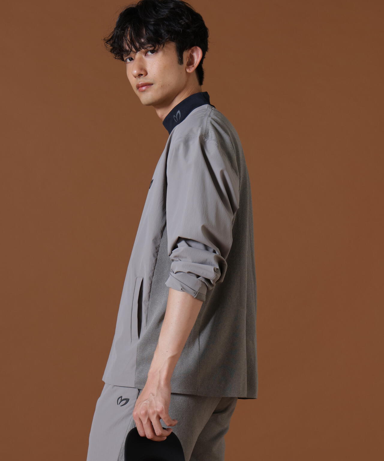 H:182cm/C:93/W:77/H:91 着用サイズ：5