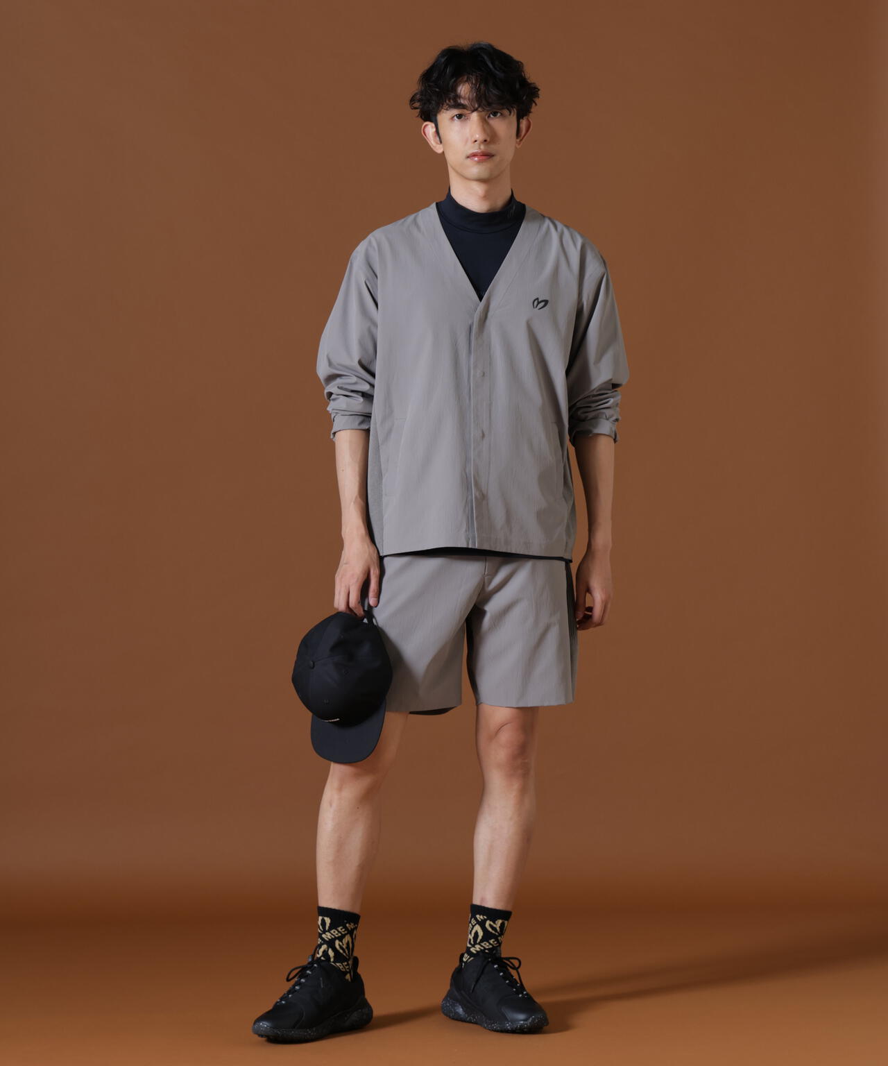 H:182cm/C:93/W:77/H:91 着用サイズ：5