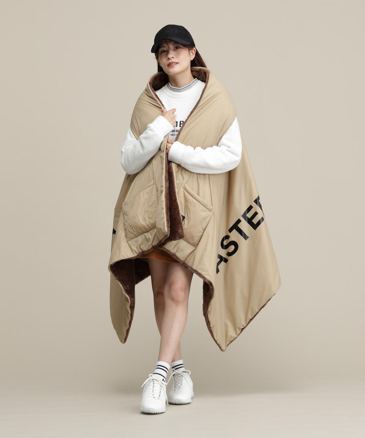 Height : 160 Bust : 80 Waist : 58 Hips : 83 着用サイズ：M