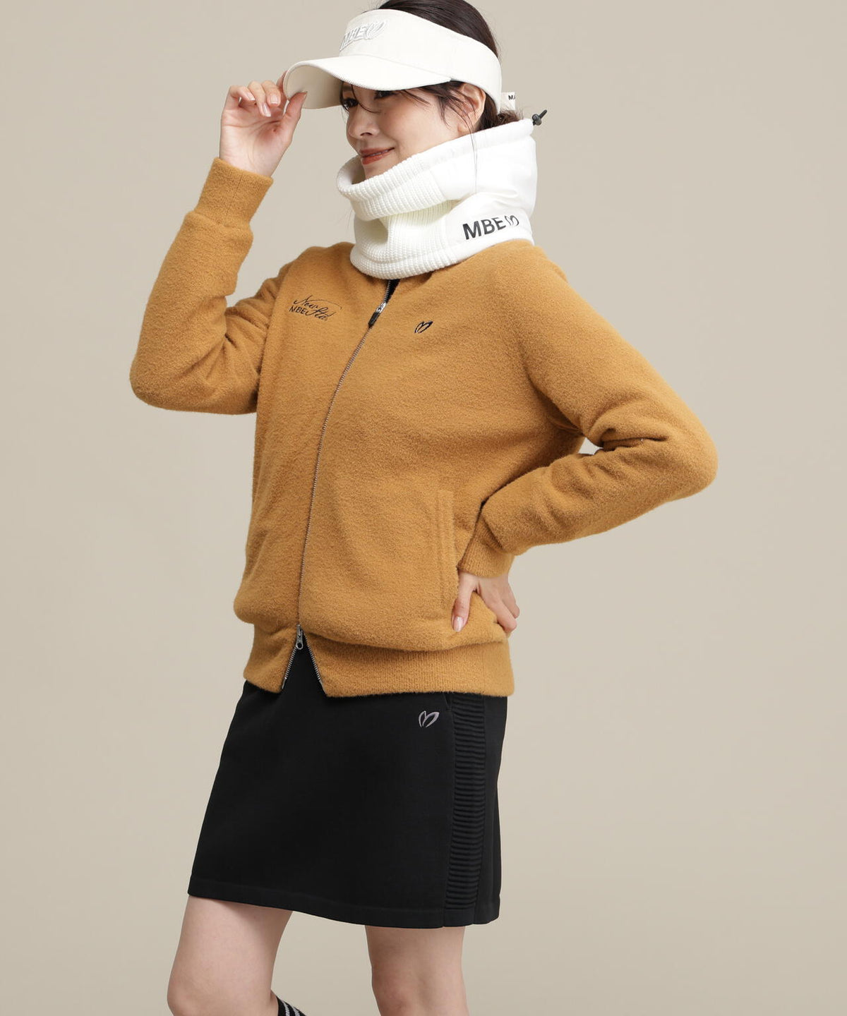 Height : 160 Bust : 80 Waist : 58 Hips : 83