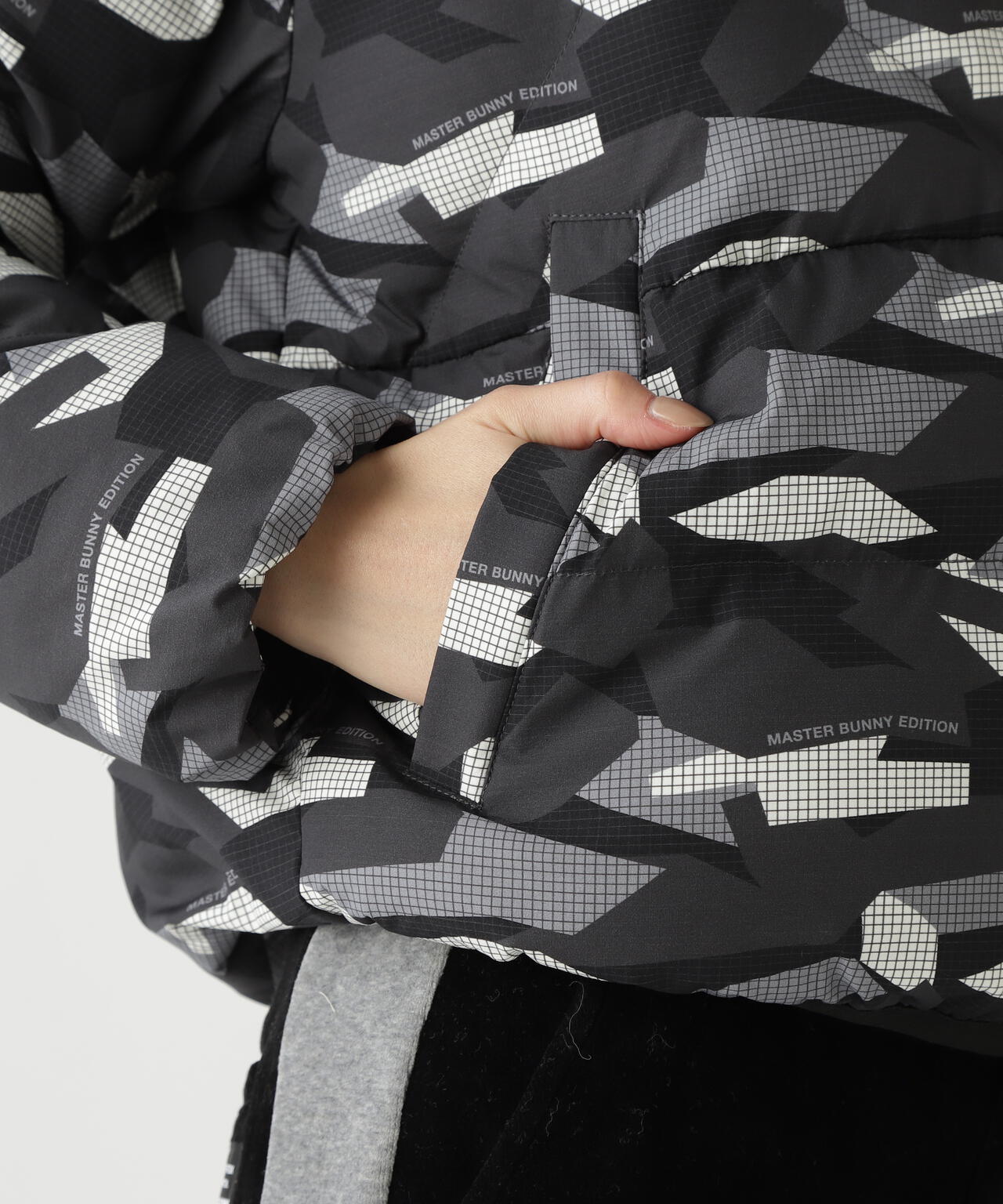 迷彩プリントフーディブルゾン